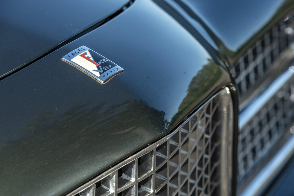 Mobilisti Facel Vega Excellence hood ornament